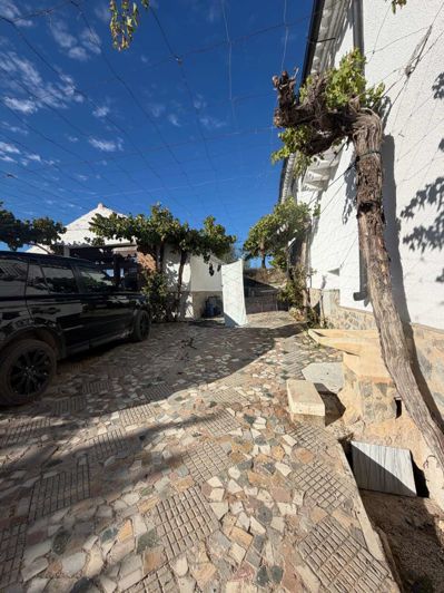 Image No.25-6 Bed Property for sale