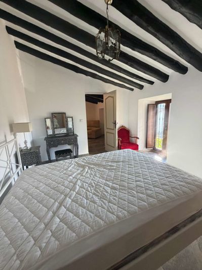 Image No.32-6 Bed Property for sale