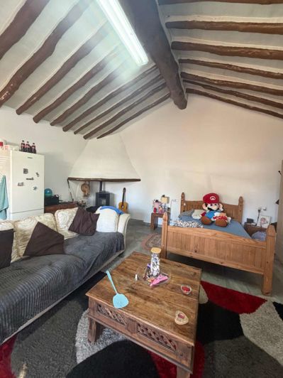 Image No.41-6 Bed Property for sale
