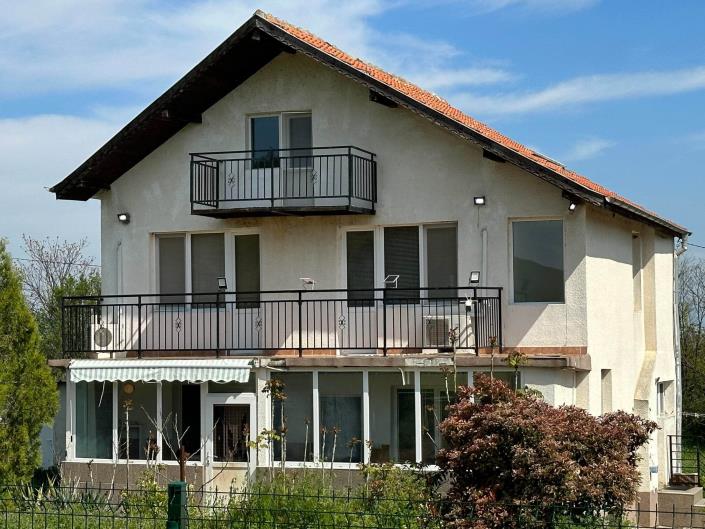 Image No.1-Maison de 3 chambres à vendre à Yambol 