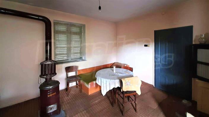 Image No.2-Maison de campagne de 3 chambres à vendre à Veliko Tarnovo