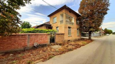 Maison de campagne de 3 chambres à vendre à Veliko Tarnovo
