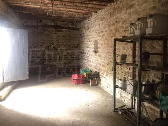 Image No.3-Maison de campagne de 3 chambres à vendre à Veliko Tarnovo