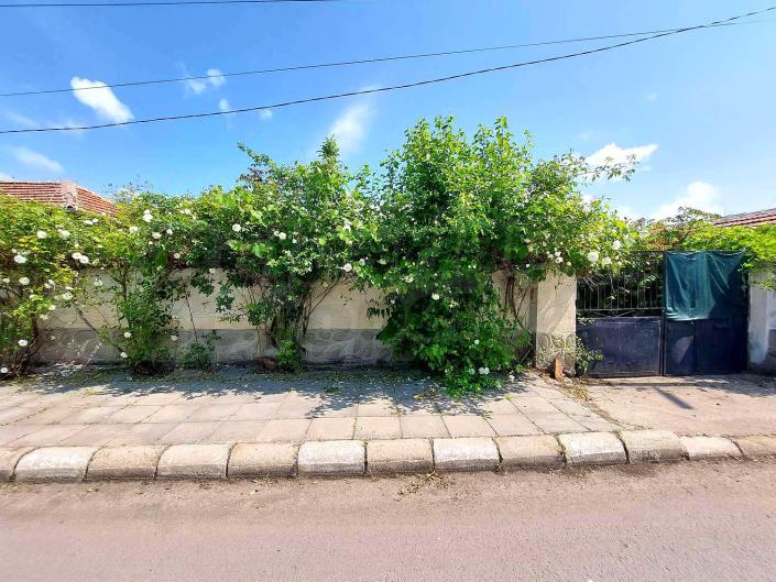Image No.1-Maison de campagne de 2 chambres à vendre à Yambol 