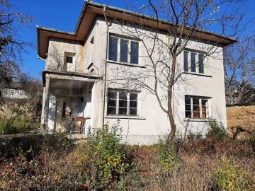 Maison de campagne de 6 chambres à vendre à Veliko Tarnovo