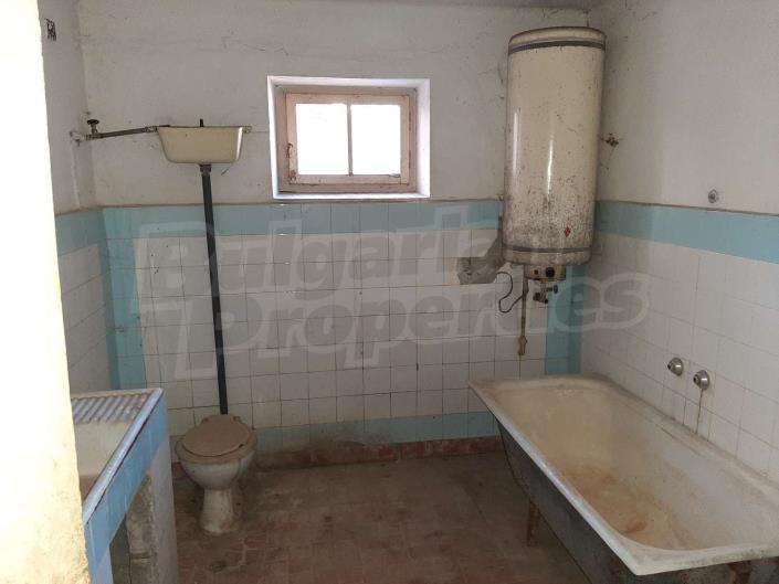 Image No.5-Maison de campagne de 6 chambres à vendre à Veliko Tarnovo