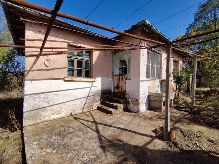 Image No.1-Maison de campagne de 2 chambres à vendre à Yambol 