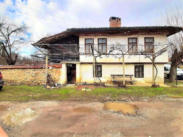 Image No.1-Maison de campagne de 3 chambres à vendre à Veliko Tarnovo