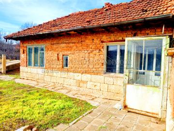 Maison de campagne de 3 chambres à vendre à Ruse
