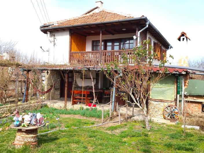 Image No.1-Maison de campagne de 2 chambres à vendre à Yambol 