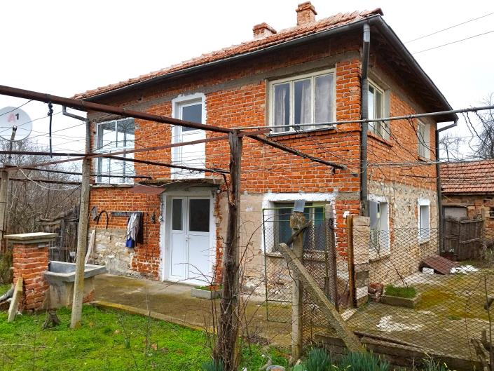 Image No.1-Maison de campagne de 3 chambres à vendre à Yambol 