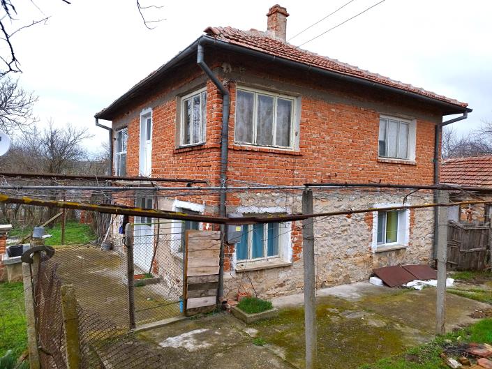 Image No.2-Maison de campagne de 3 chambres à vendre à Yambol 