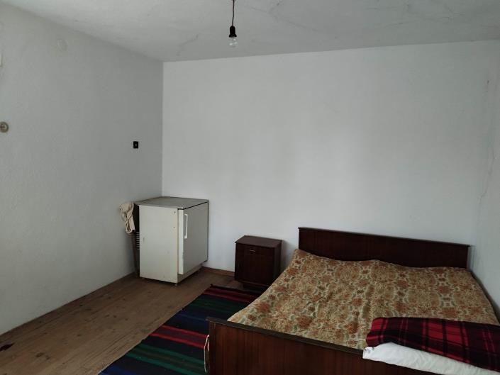 Image No.3-Maison de campagne de 3 chambres à vendre à Yambol 