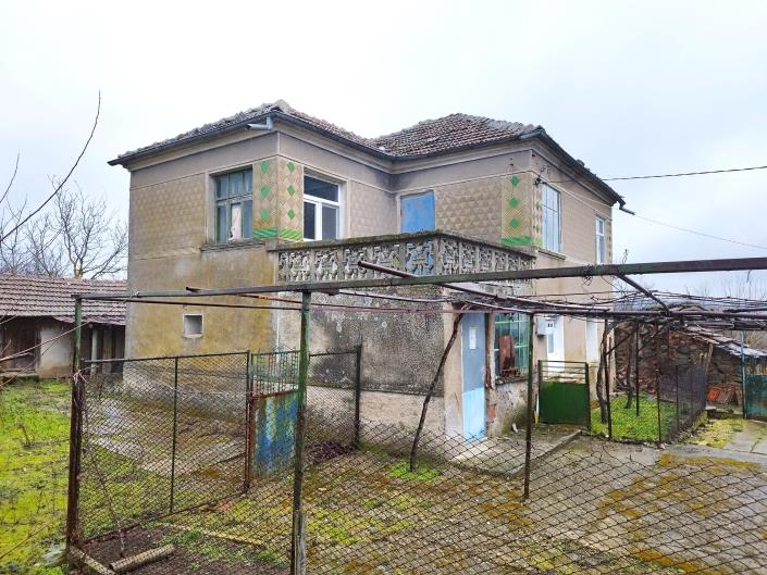 Image No.1-Maison de campagne de 3 chambres à vendre à Yambol 