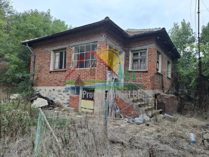 Image No.1-Propriété de pays de 3 chambres à vendre à Yambol 