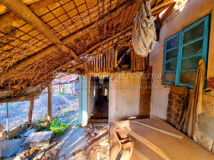 Image No.3-Propriété de pays de 4 chambres à vendre à Ruse