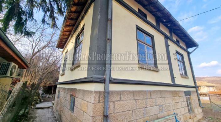 Image No.2-Propriété de pays de 4 chambres à vendre à Ruse