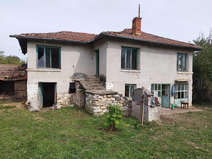 Image No.1-Propriété de pays de 3 chambres à vendre à Yambol 