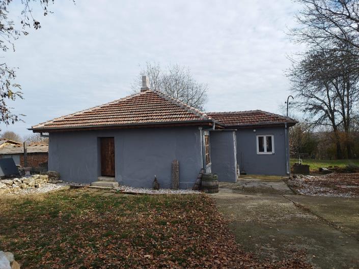 Image No.1-Maison de campagne de 2 chambres à vendre à Yambol 