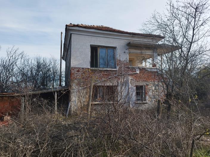 Image No.2-Maison de campagne de 3 chambres à vendre à Sliven 