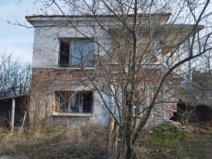 Image No.1-Maison de campagne de 3 chambres à vendre à Sliven 