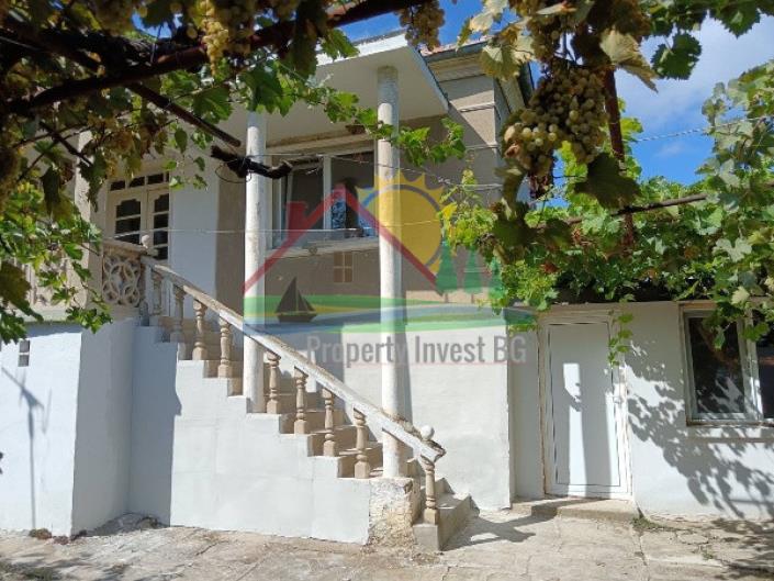 Image No.2-Maison de campagne de 3 chambres à vendre à Burgas