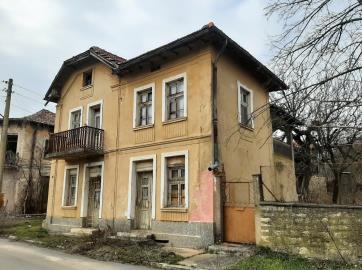 schouse-uoR6DX_1_b
