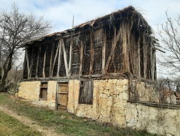 schouse-uoR6DX_13_b