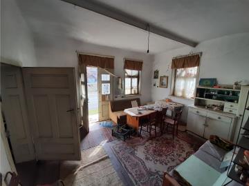 schouse-uoR6DX_20_b