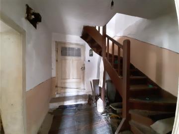 schouse-uoR6DX_24_b