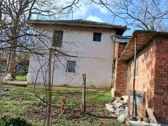 Image No.1-Maison de campagne de 2 chambres à vendre à Yambol 