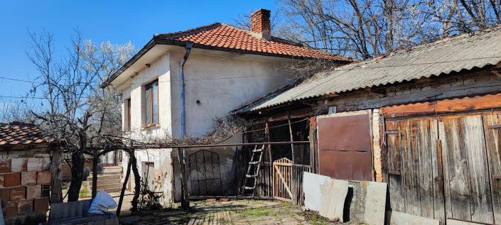 Image No.2-2 Bed Country House for sale