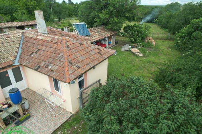 Image No.2-Maison de campagne de 3 chambres à vendre à Shumen 