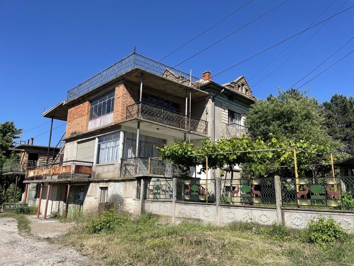 Image No.1-Maison de campagne de 5 chambres à vendre à Vratsa 