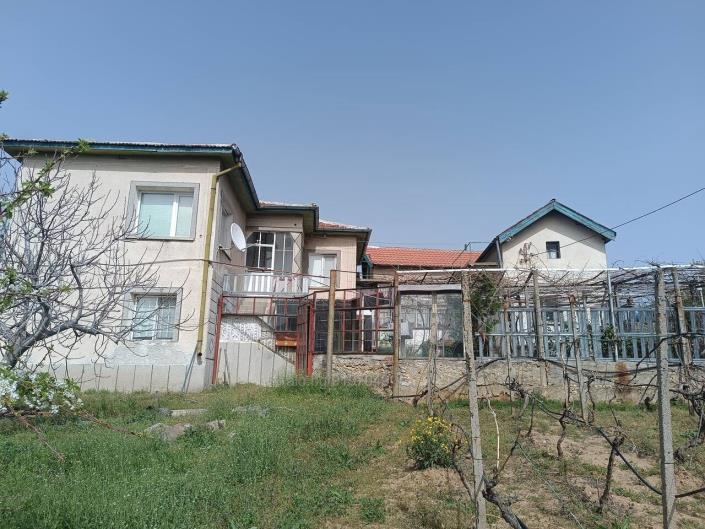 Image No.1-Maison de campagne de 3 chambres à vendre à Stara Zagora 