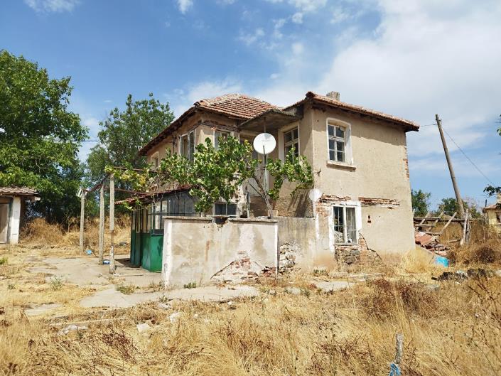 Image No.1-Maison de campagne de 3 chambres à vendre à Yambol 