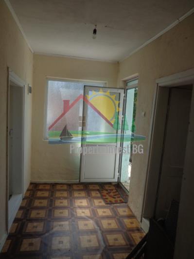 Image No.5-Maison de campagne de 3 chambres à vendre à Yambol 