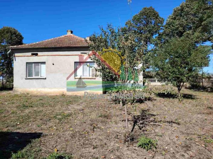 Image No.1-Maison de campagne de 3 chambres à vendre à Balchik