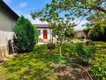 3-bedroom-renovated-house-near-dobrich-and-the-sea-13