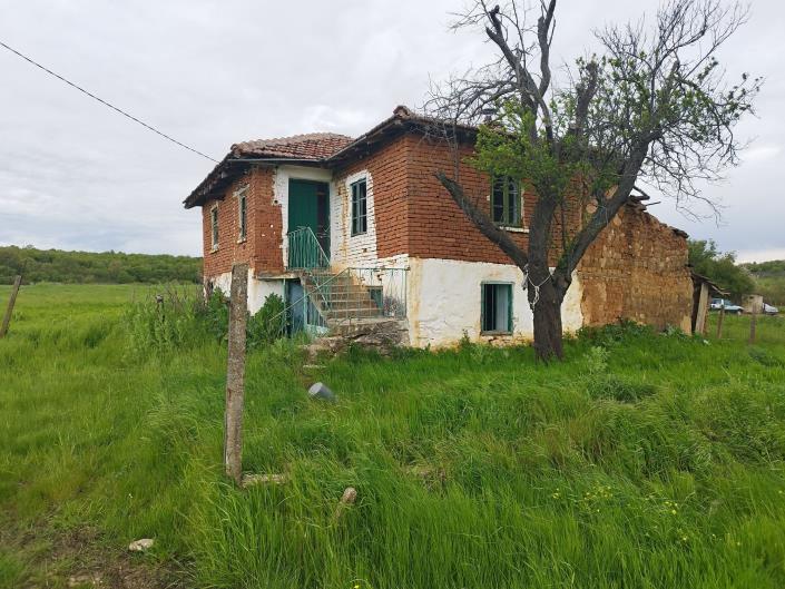 Image No.2-Maison de campagne de 3 chambres à vendre à Yambol 