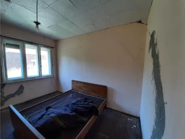 schouse-yGJyCz_17_b
