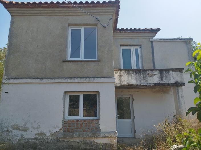 Image No.2-Maison de campagne de 3 chambres à vendre à Yambol 
