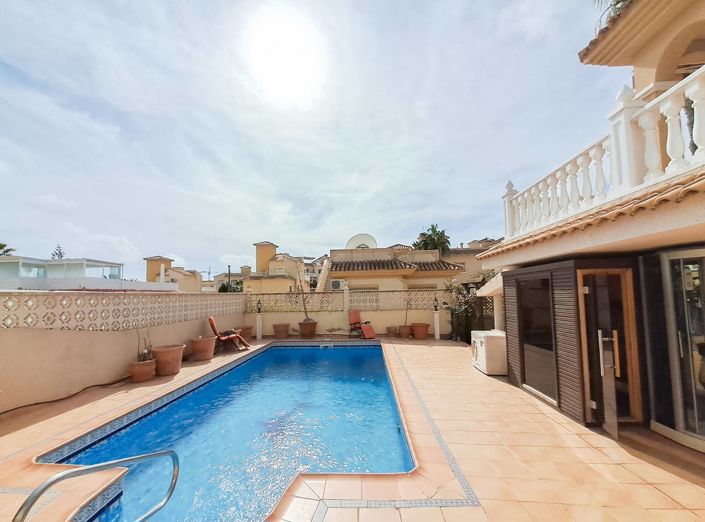 Image No.1-Villa de 5 chambres à vendre à Orihuela Costa