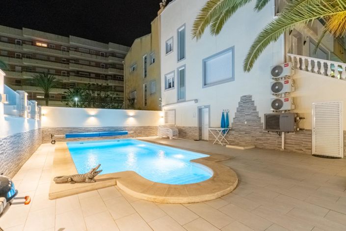 Image No.1-4 Bed Townhouse for sale