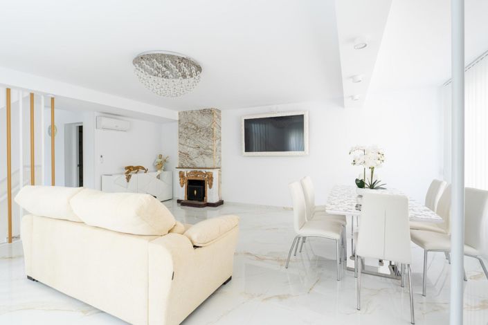 Image No.1-4 Bed Townhouse for sale