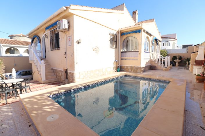 Image No.1-4 Bed Villa for sale