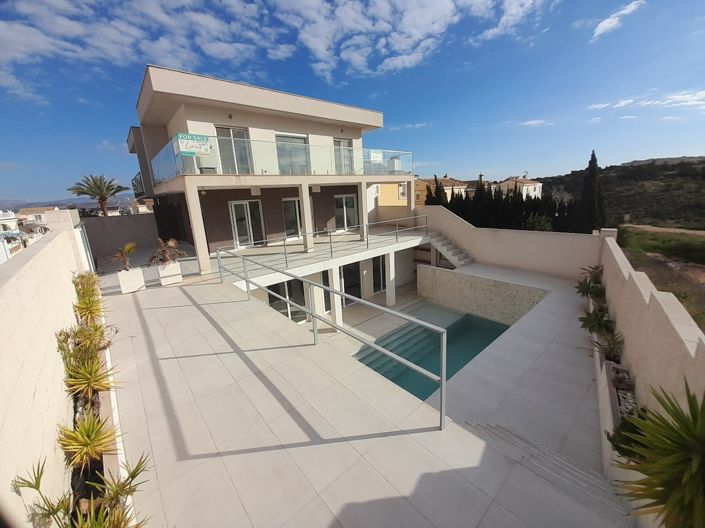 Image No.1-4 Bed Villa for sale