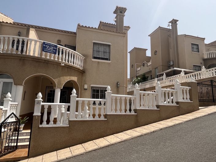 Image No.1-3 Bed Townhouse for sale