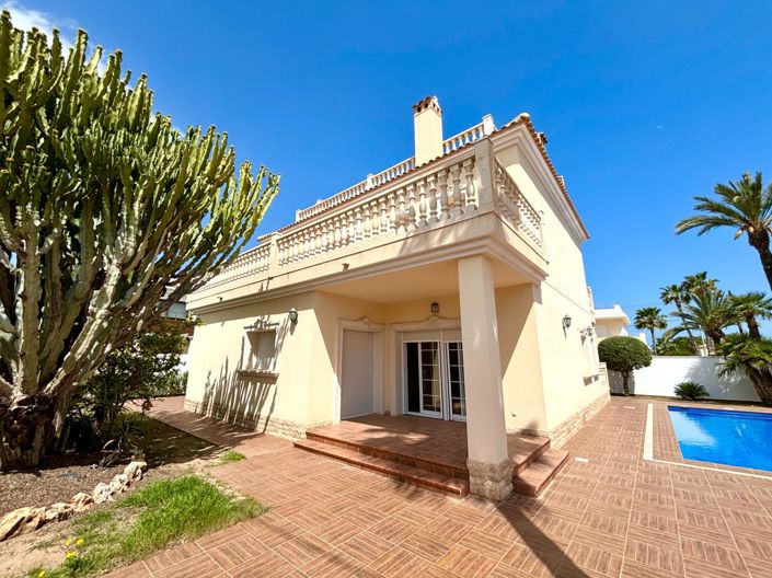 Image No.1-Villa de 4 chambres à vendre à Cabo Roig