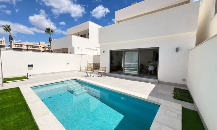 Image No.1-Villa de 3 chambres à vendre à Orihuela Costa